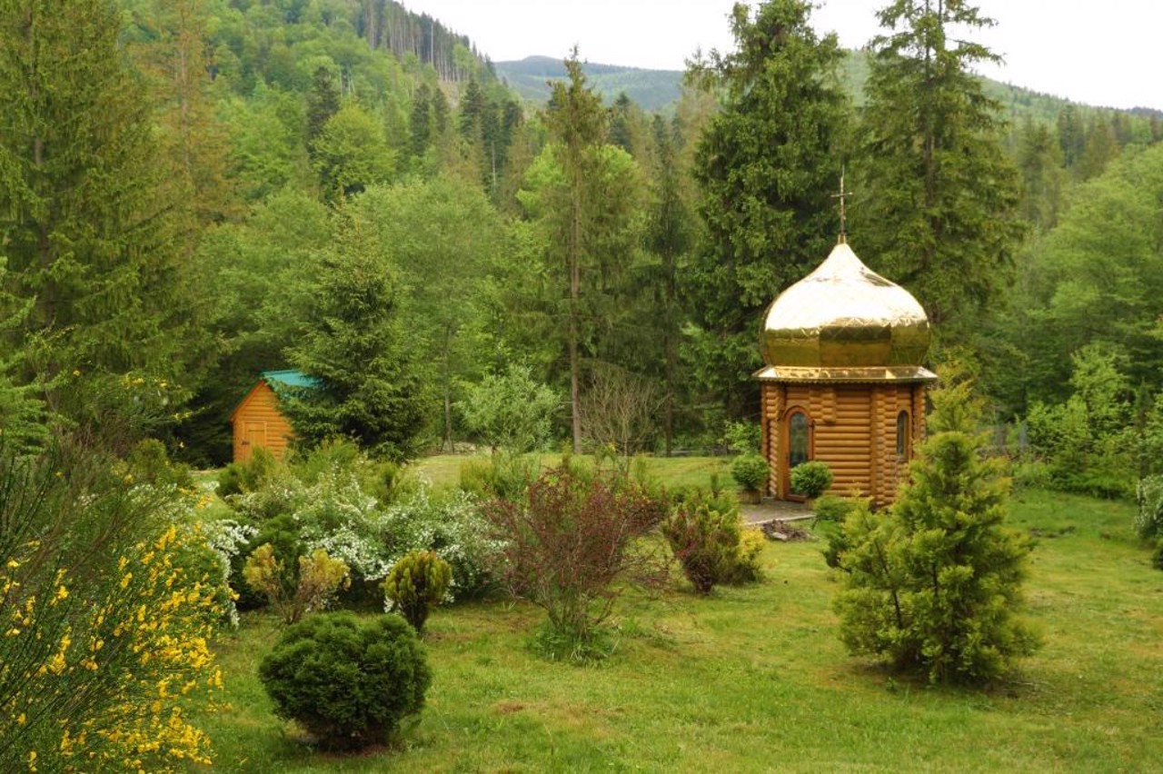 Myslivka village