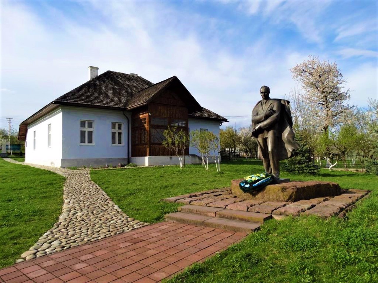Село Старий Угринів