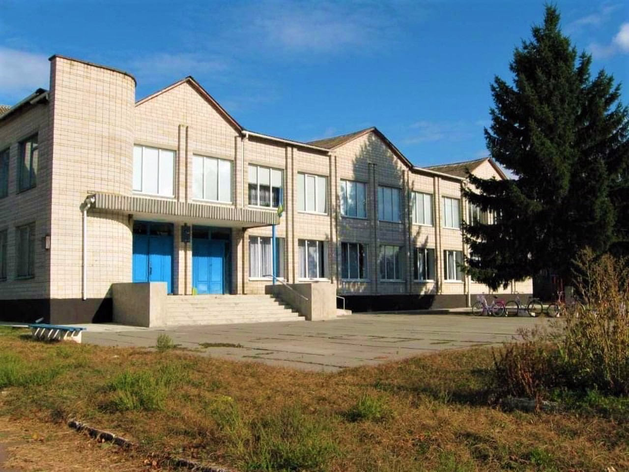 Село Гостролуччя