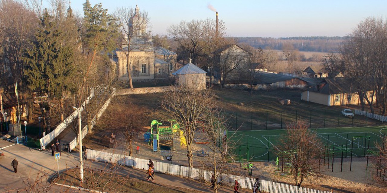 Село Іванів