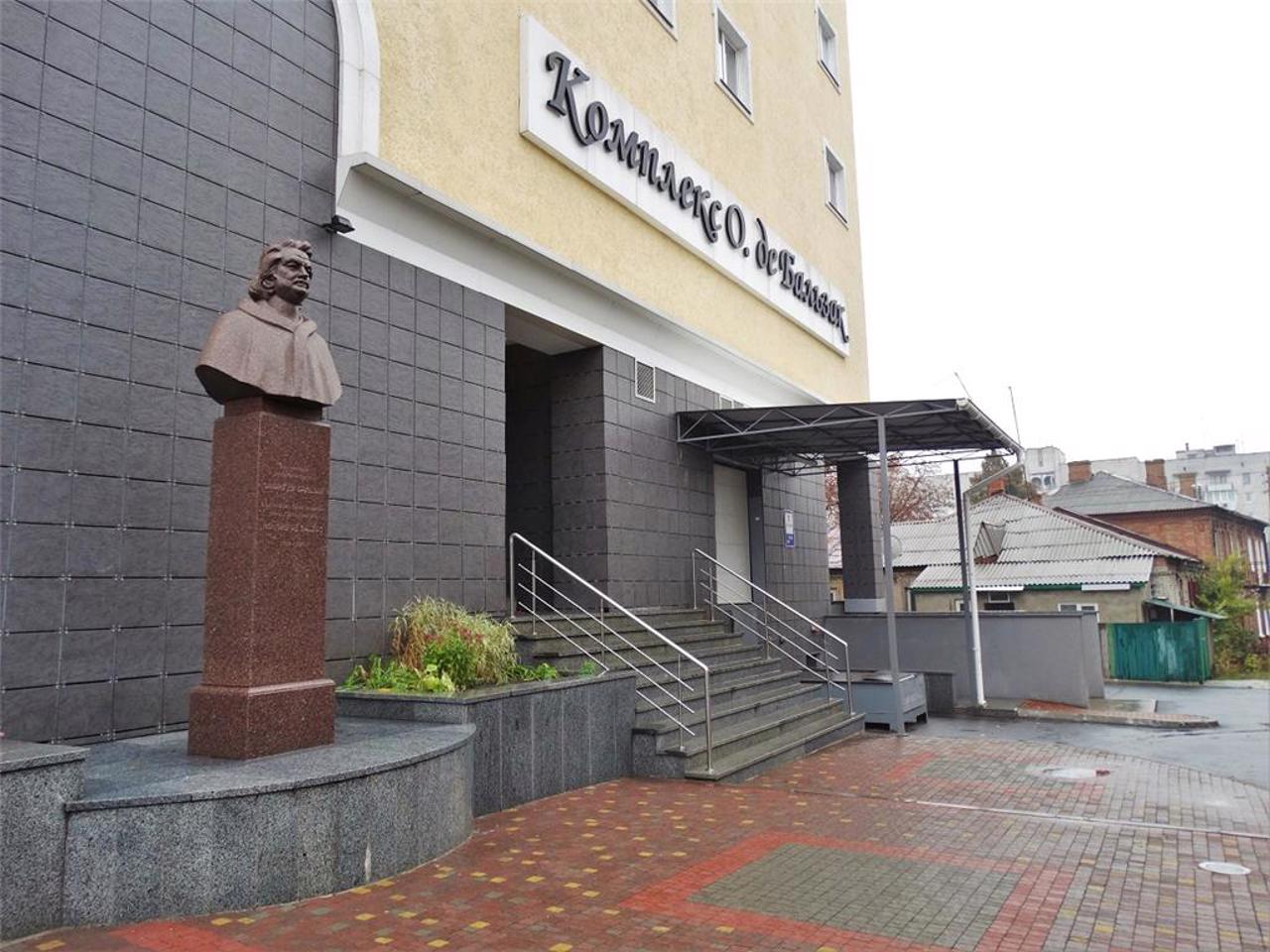 Balzac Monument, Berdychiv