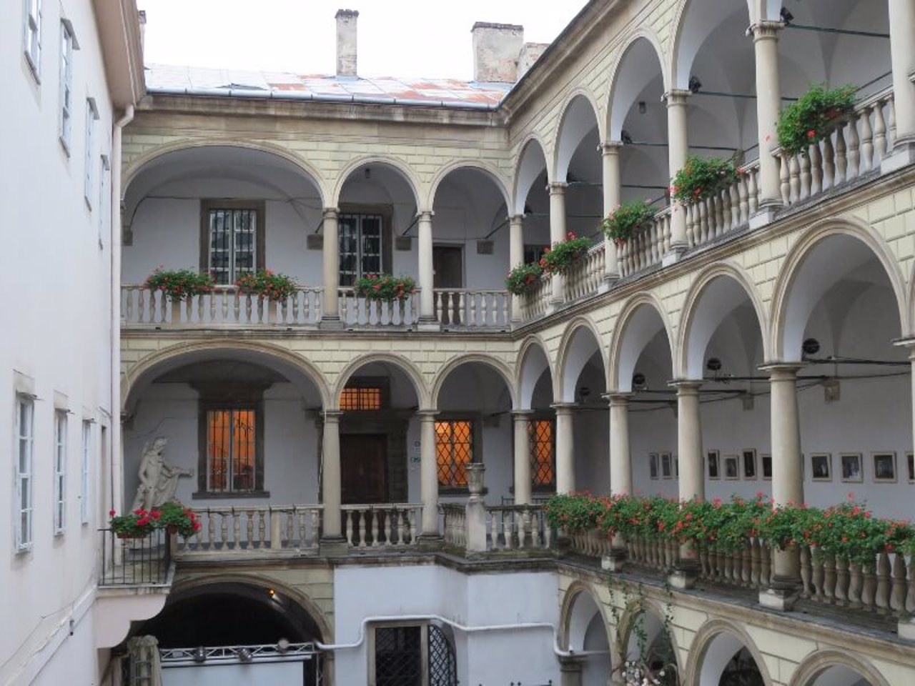 Lviv Historical Museum (Kornyakt Palace, Italian Courtyard)
