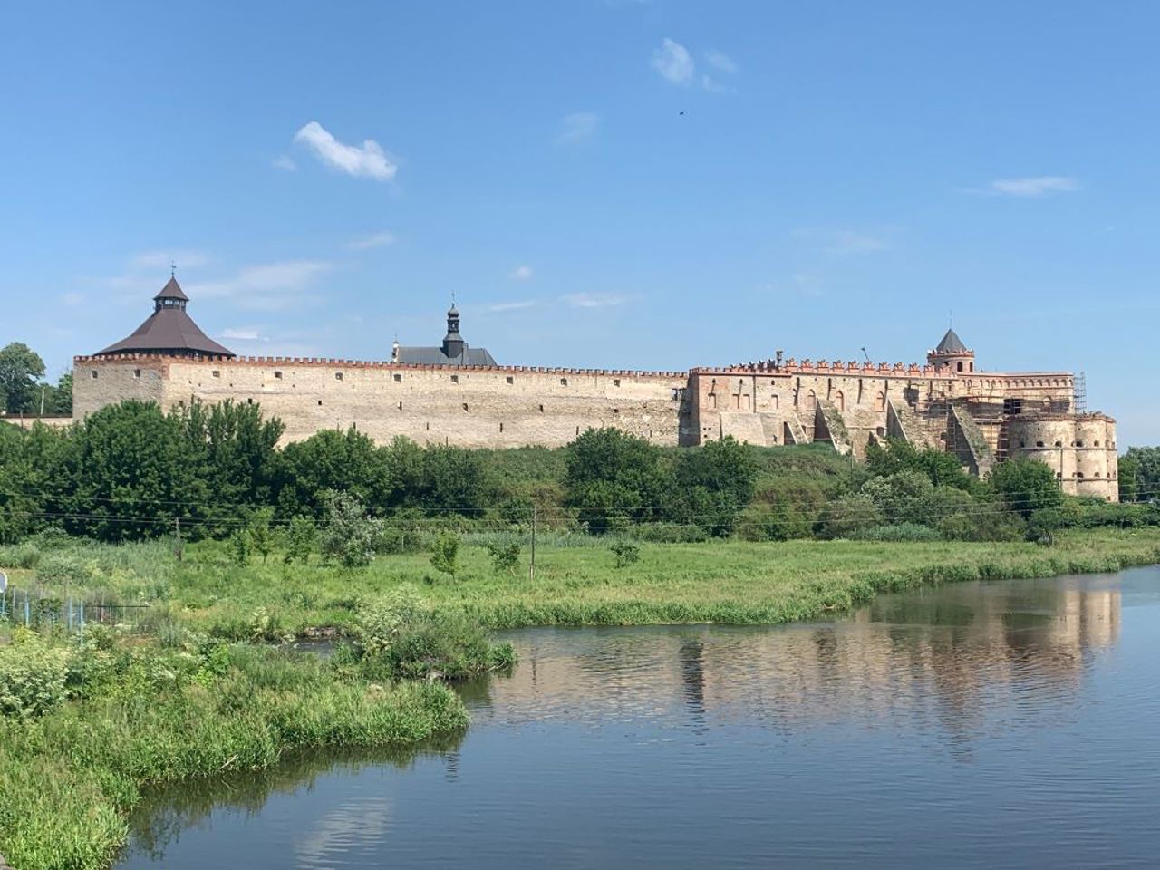 Меджибізький замок, Меджибіж