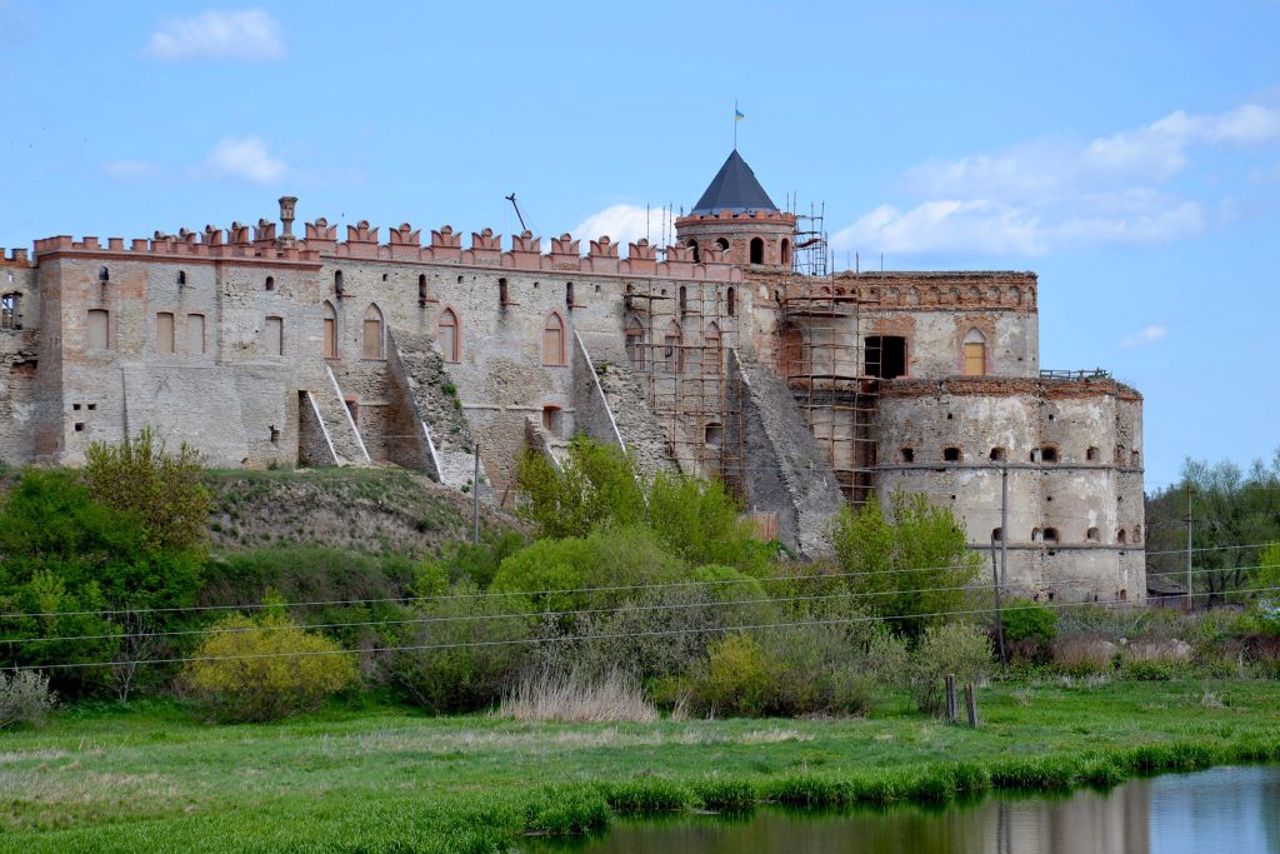 Меджибізький замок, Меджибіж