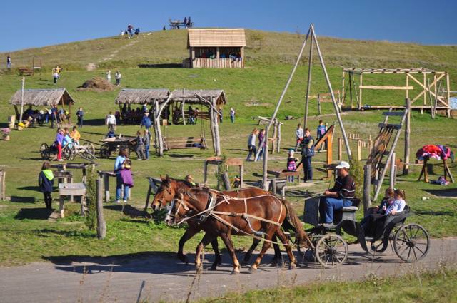 Етнографічний комплекс "Зерноленд", Івківці