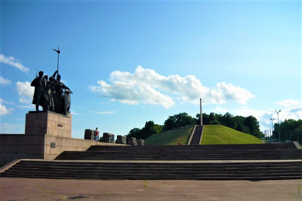 Болдині гори, Чернігів