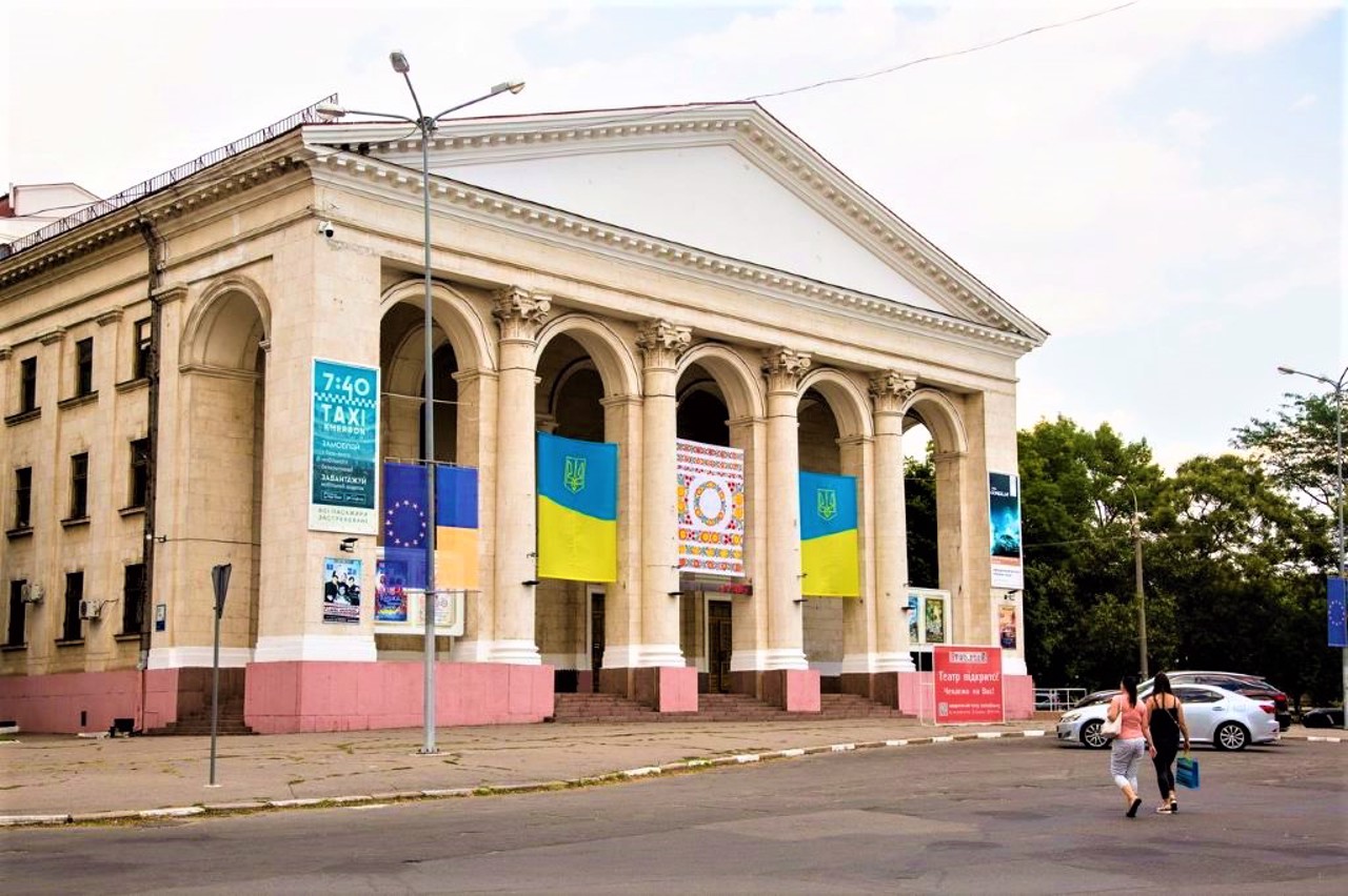 Академічний музично-драматичний театр імені Миколи Куліша, Херсон