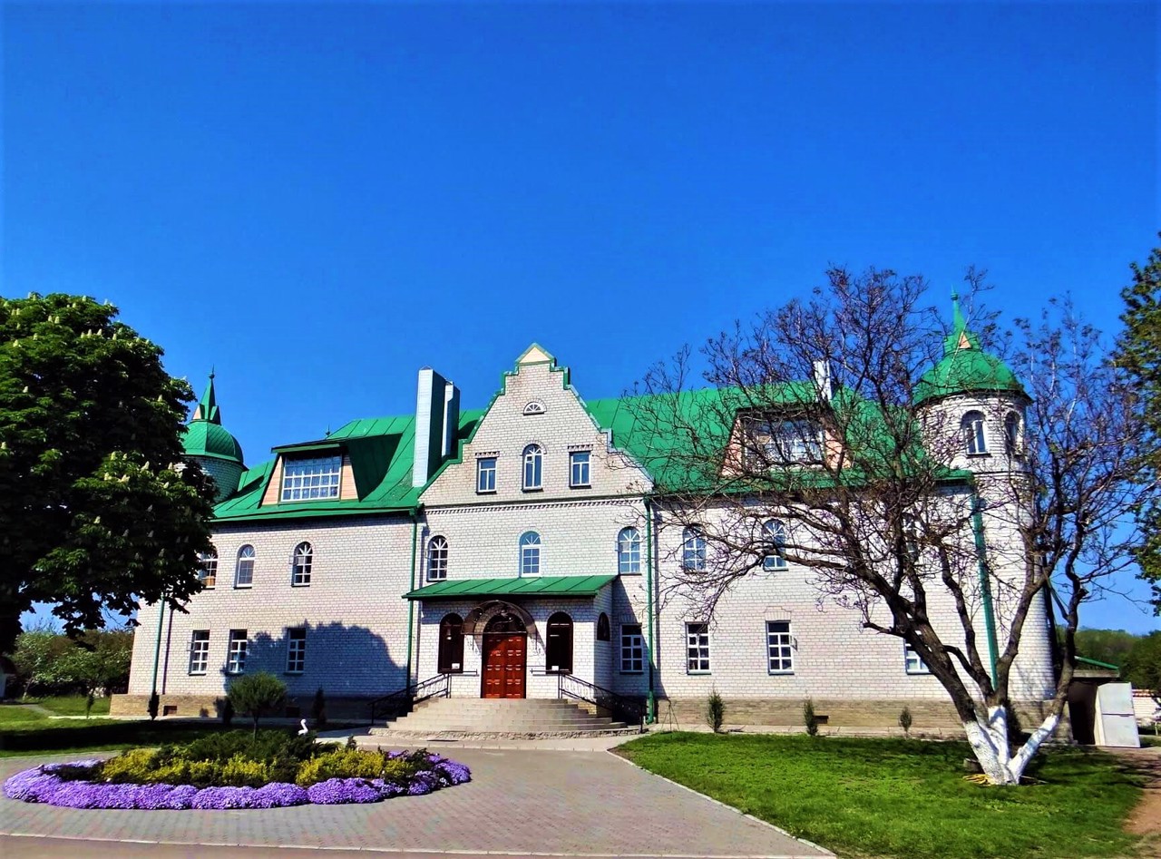 Мотронинський монастир, Мельники