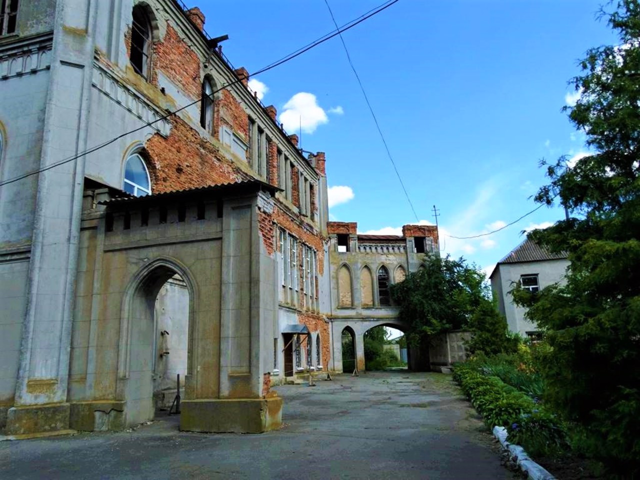 Палац Терещенків, Червоне