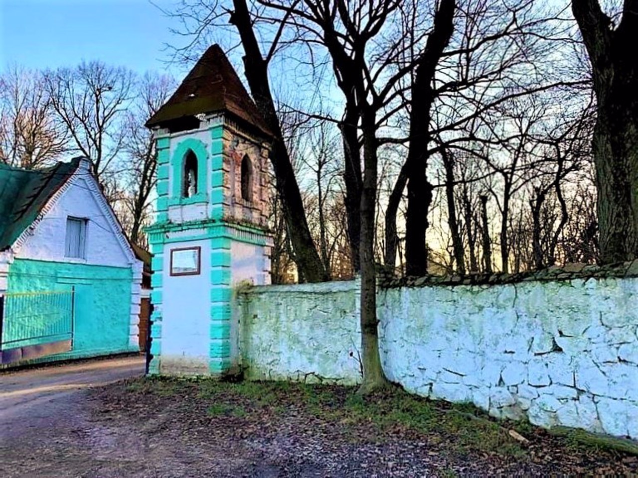Count Hayden Manor, Sutysky