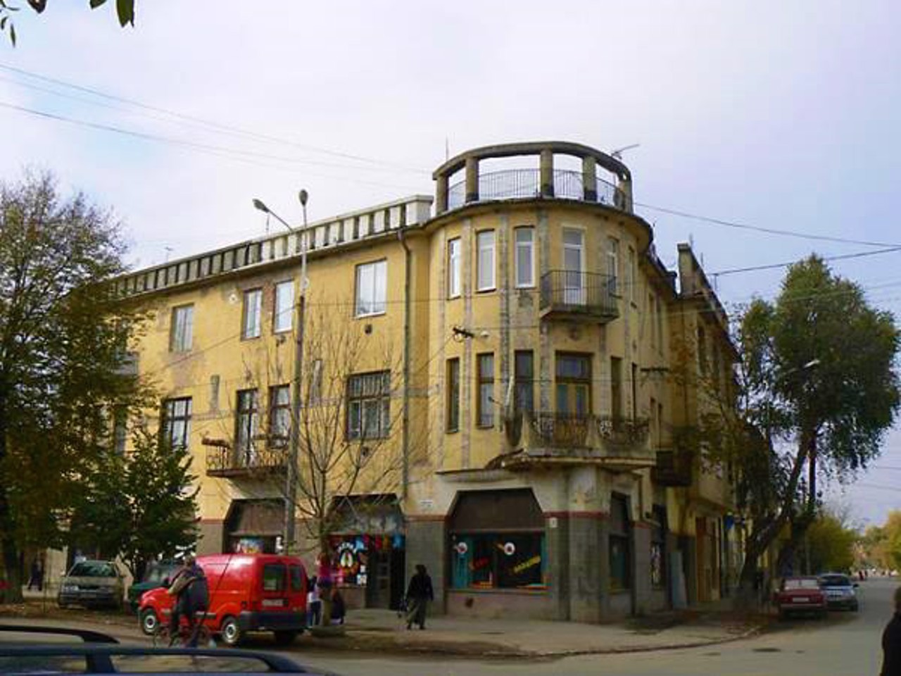 Будинки-близнюки, Берегове
