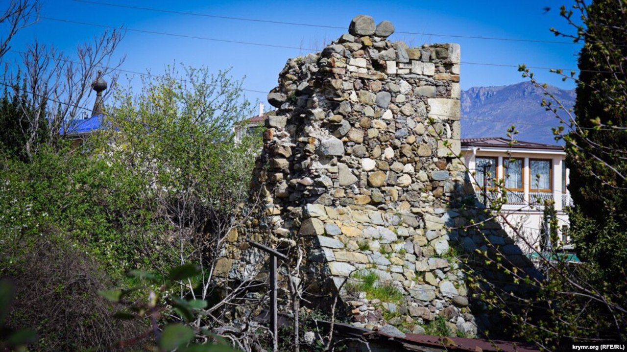 Фортеця Алустон, Алушта