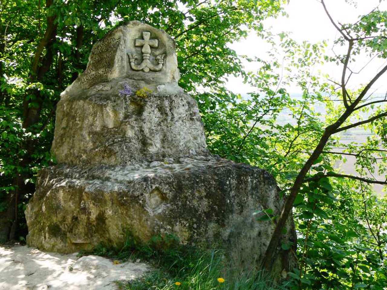Лядівський скельний монастир, Лядова