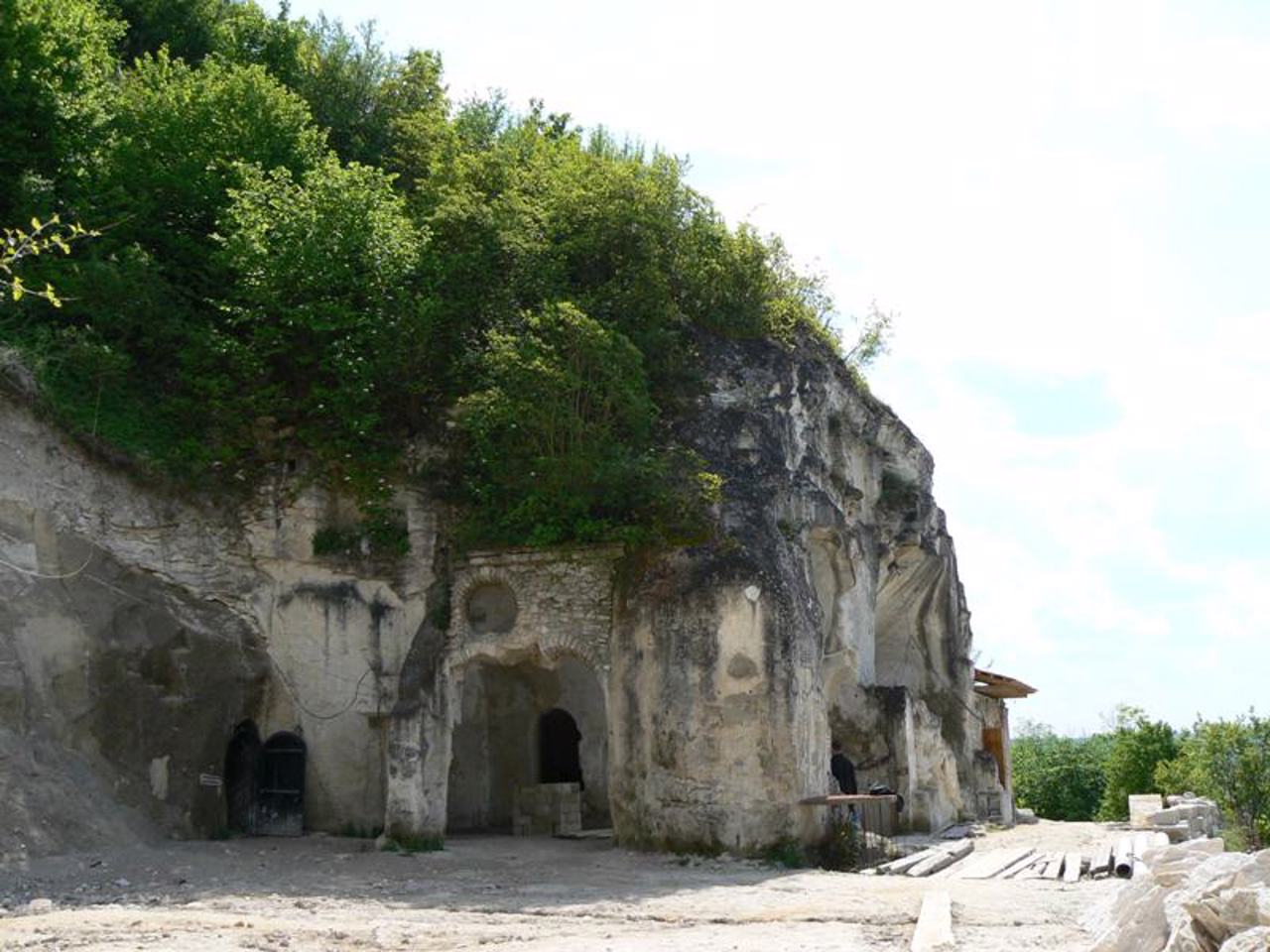 Лядівський скельний монастир, Лядова