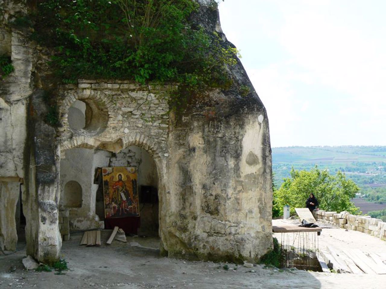 Лядівський скельний монастир, Лядова