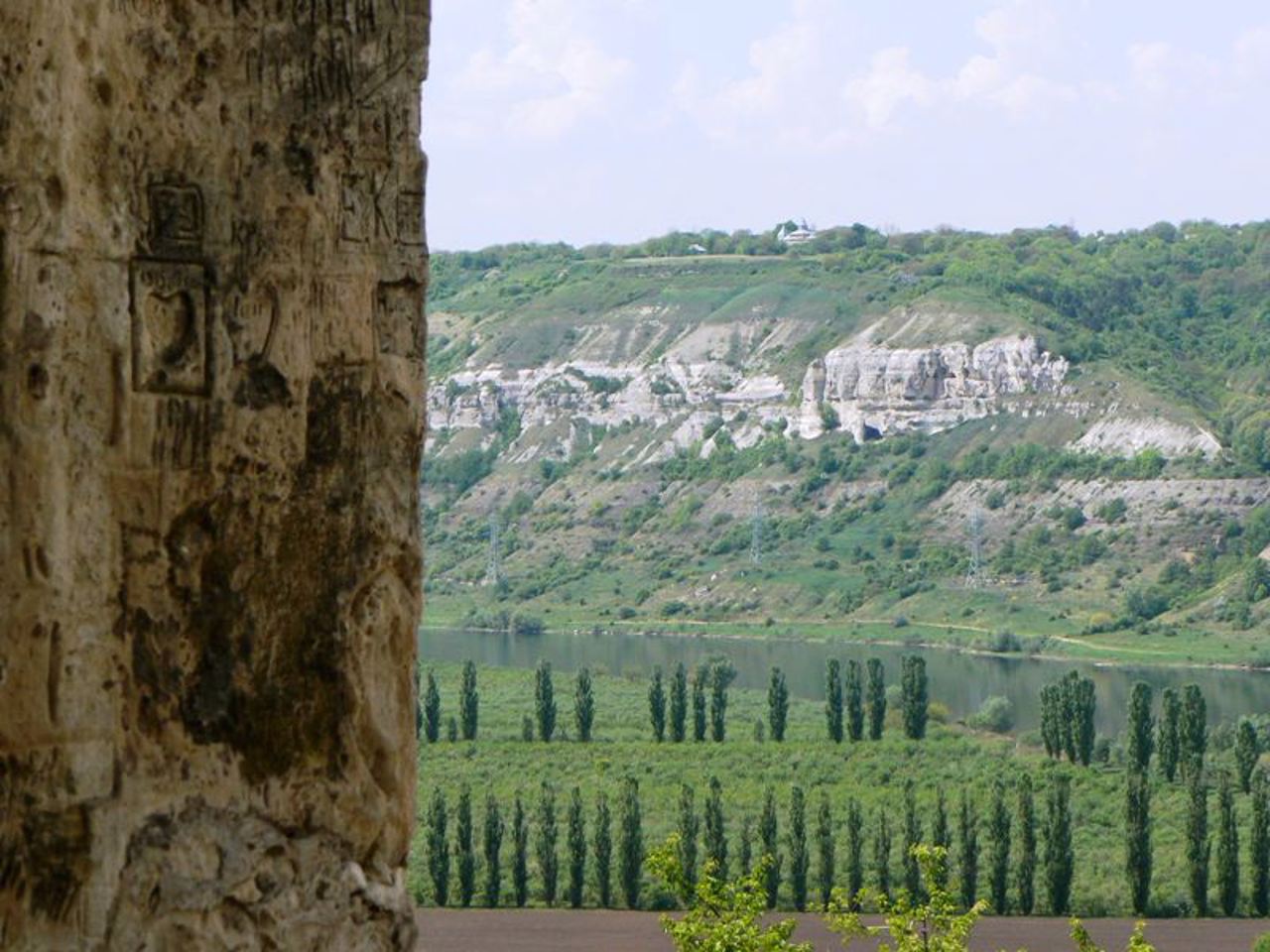Лядівський скельний монастир, Лядова