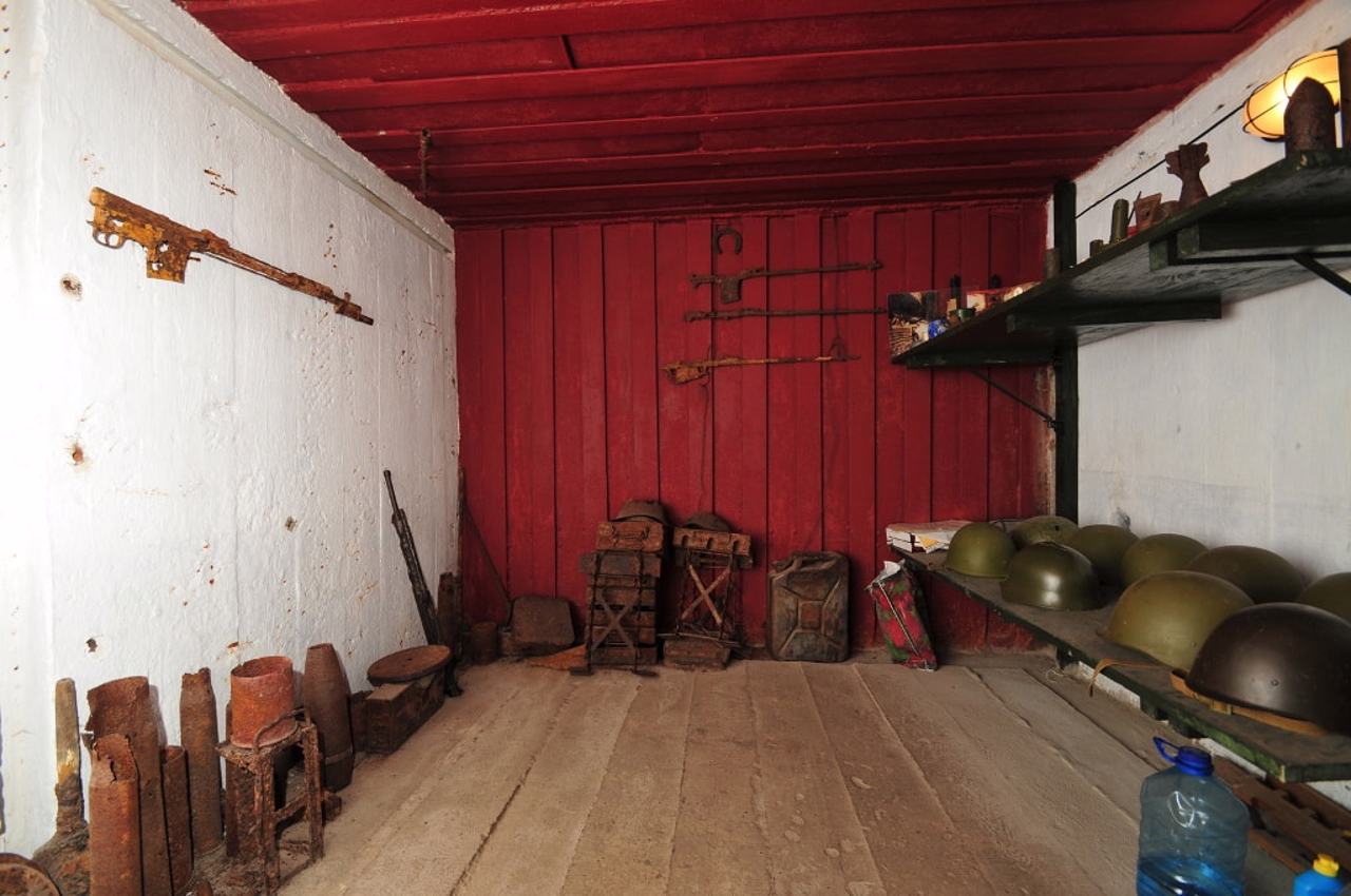 Pillbox 180, Vita-Poshtova