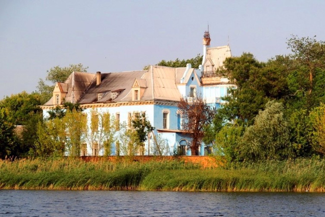 Палац Куріса, Ісаєве