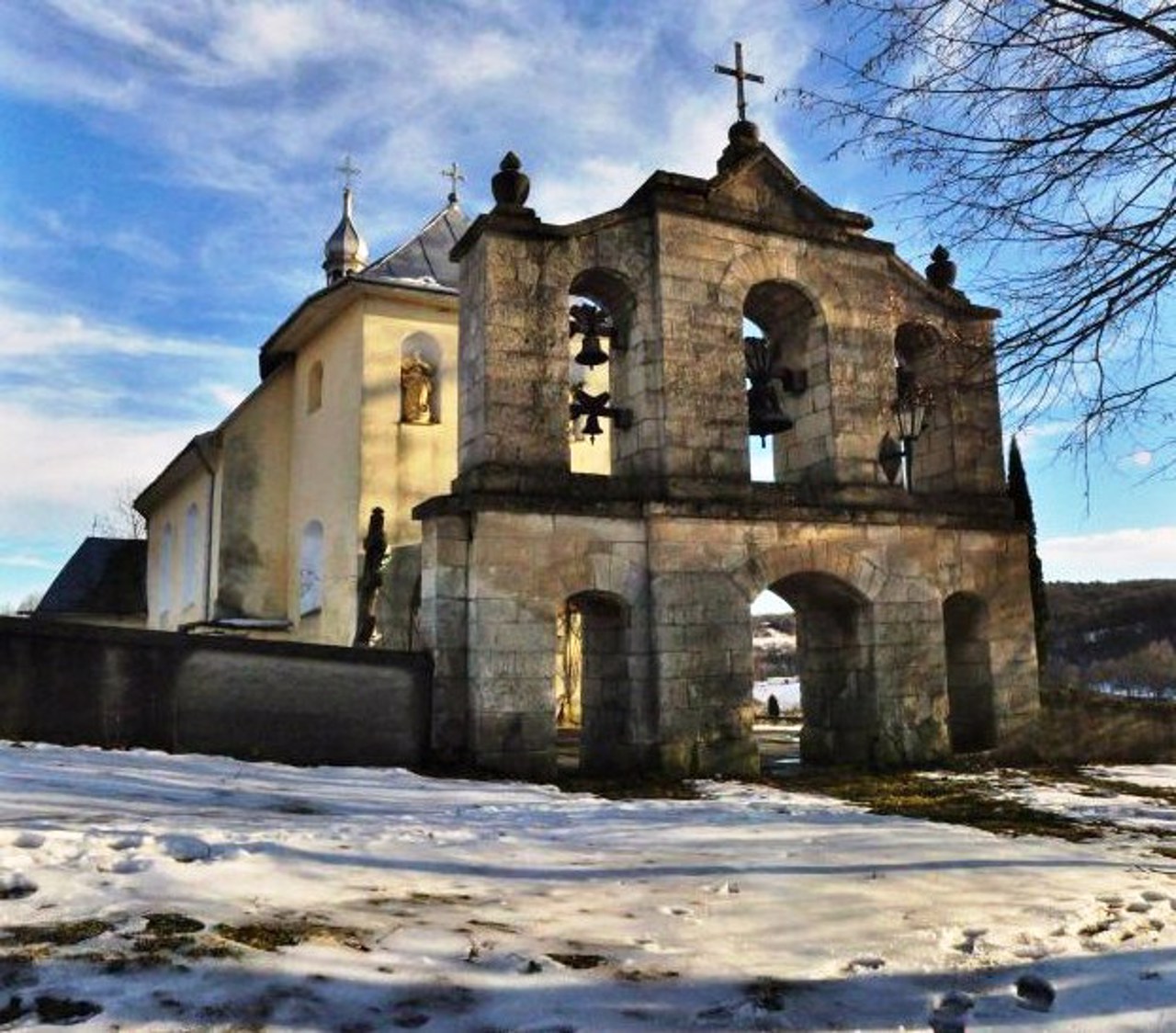 Церква Івана Золотоустого, Поляна