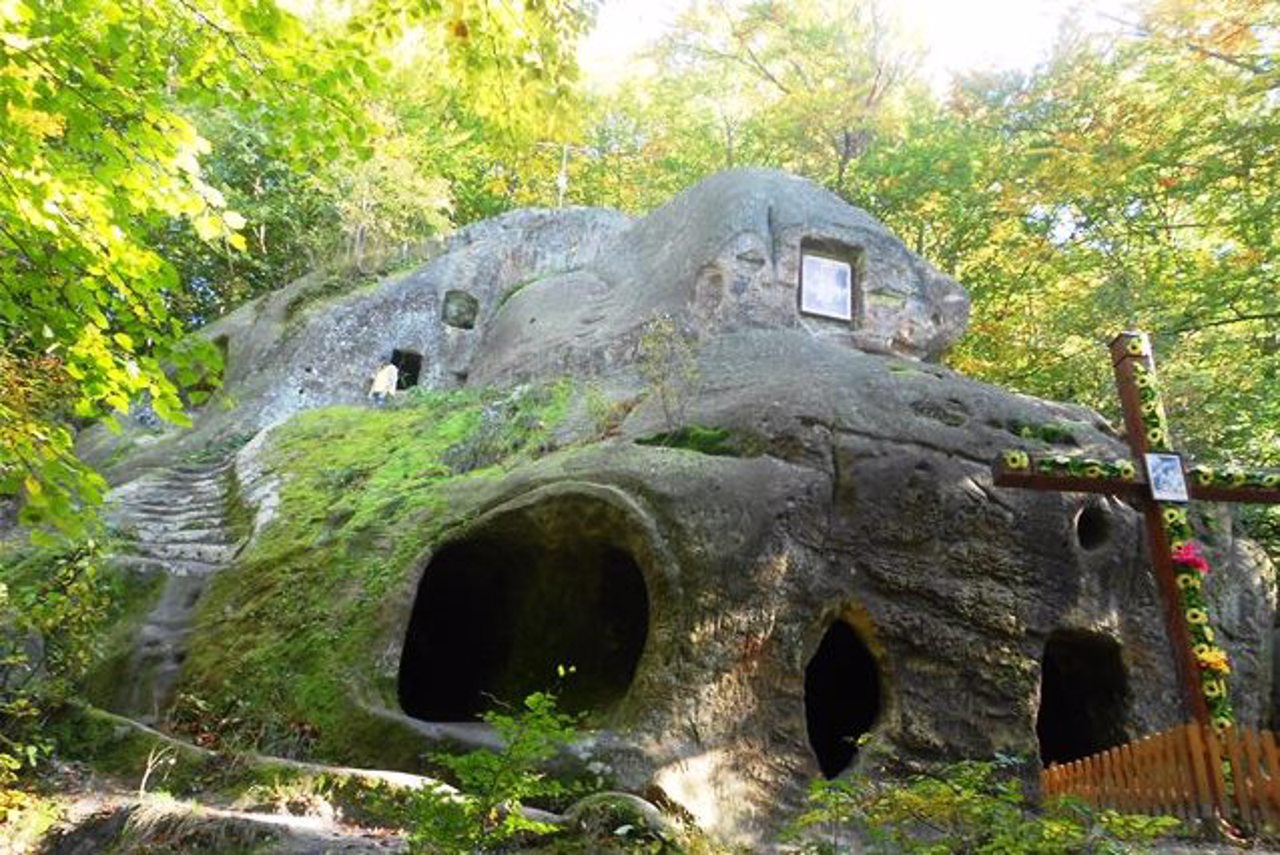 Печерний монастир, Розгірче
