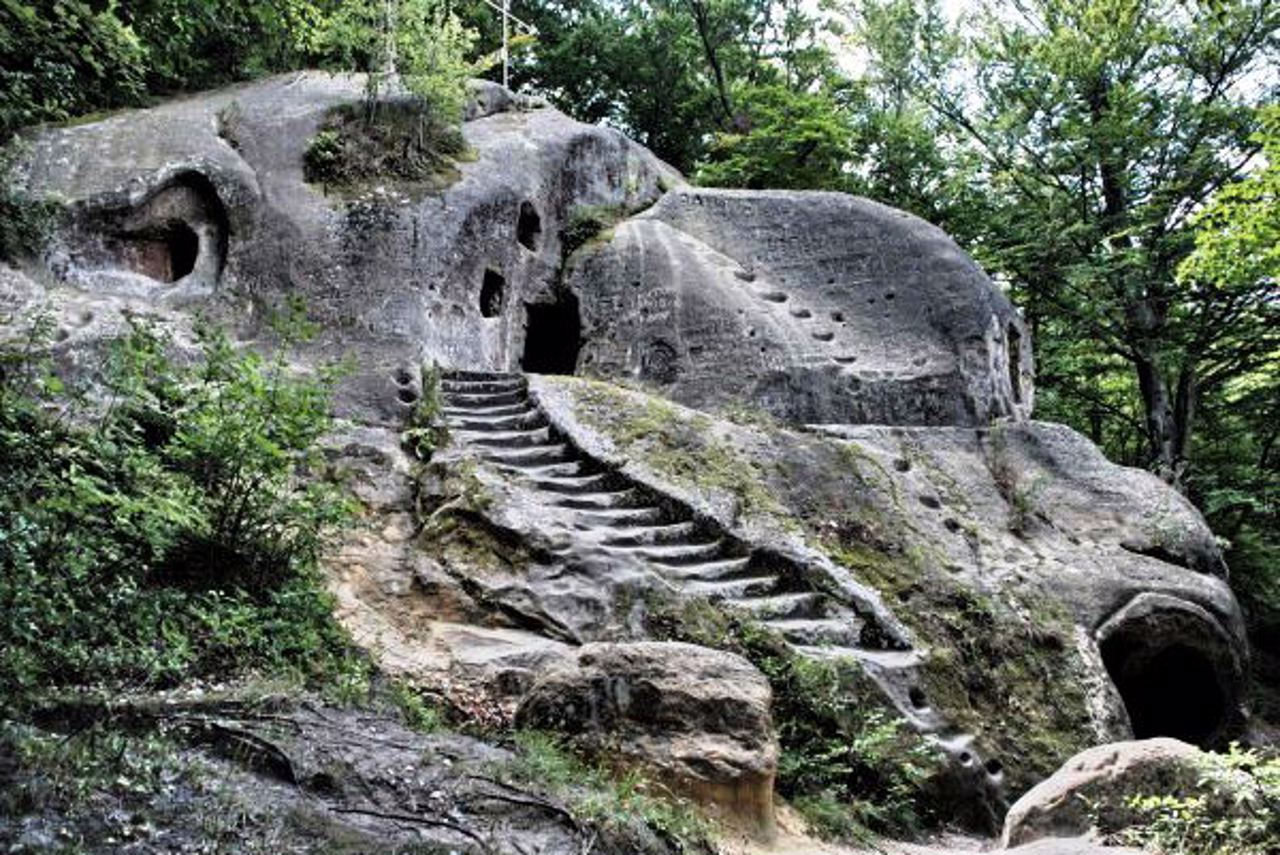 Печерний монастир, Розгірче
