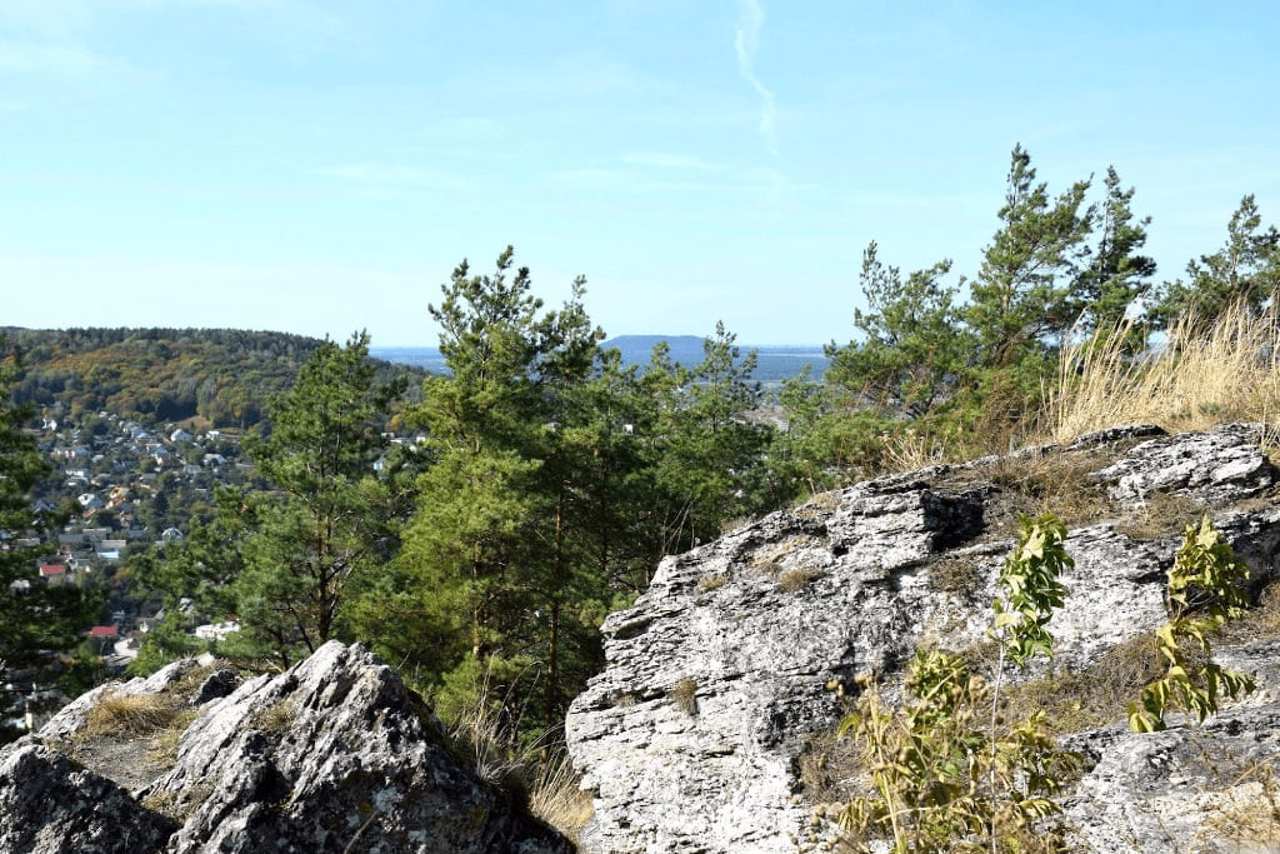 Дівочі скелі, Кременець