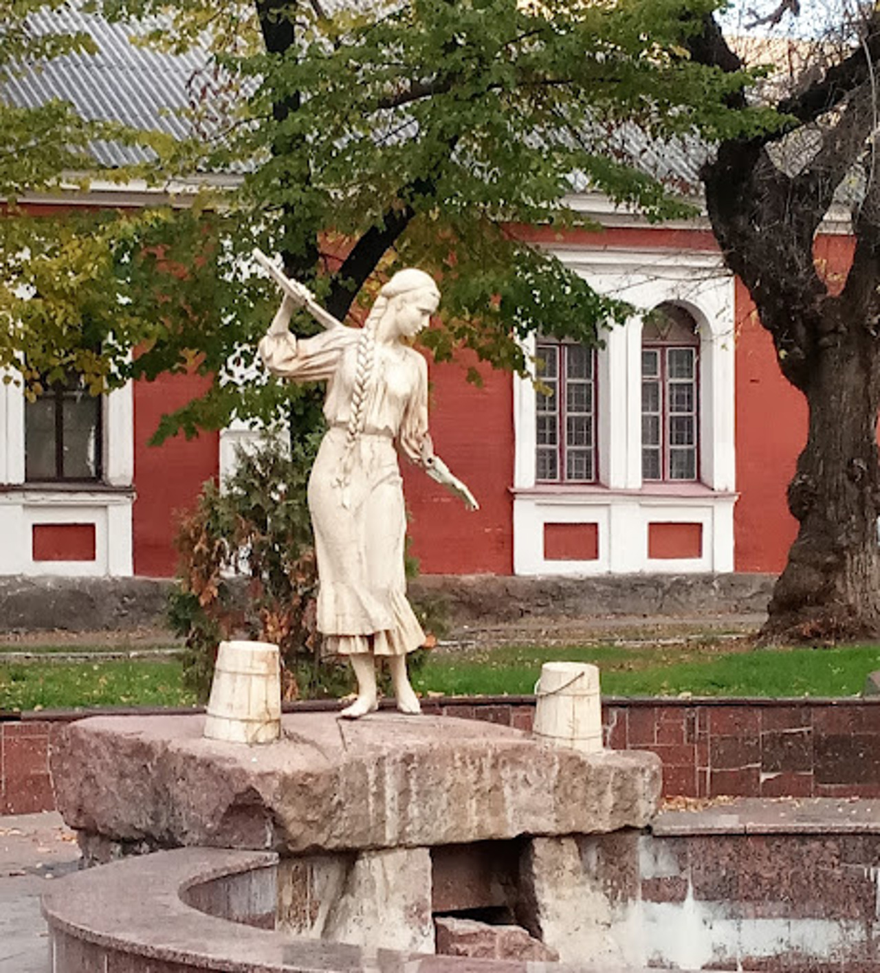 Natalka Poltavka Fountain, Kropyvnytskyi