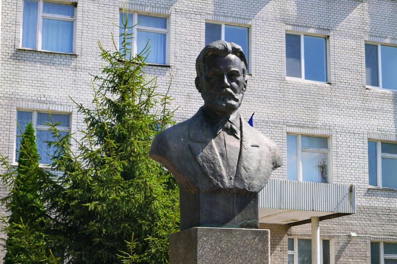 Памятник Владиславу Зарембе, Дунаевцы