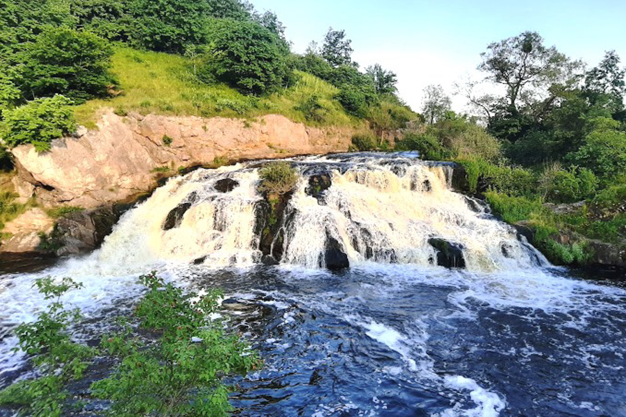Vchelka Waterfall, Sinhury