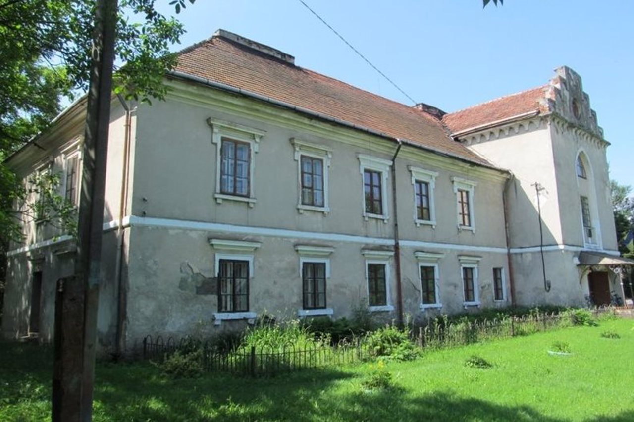 Strakhotsky Palace, Mostyska
