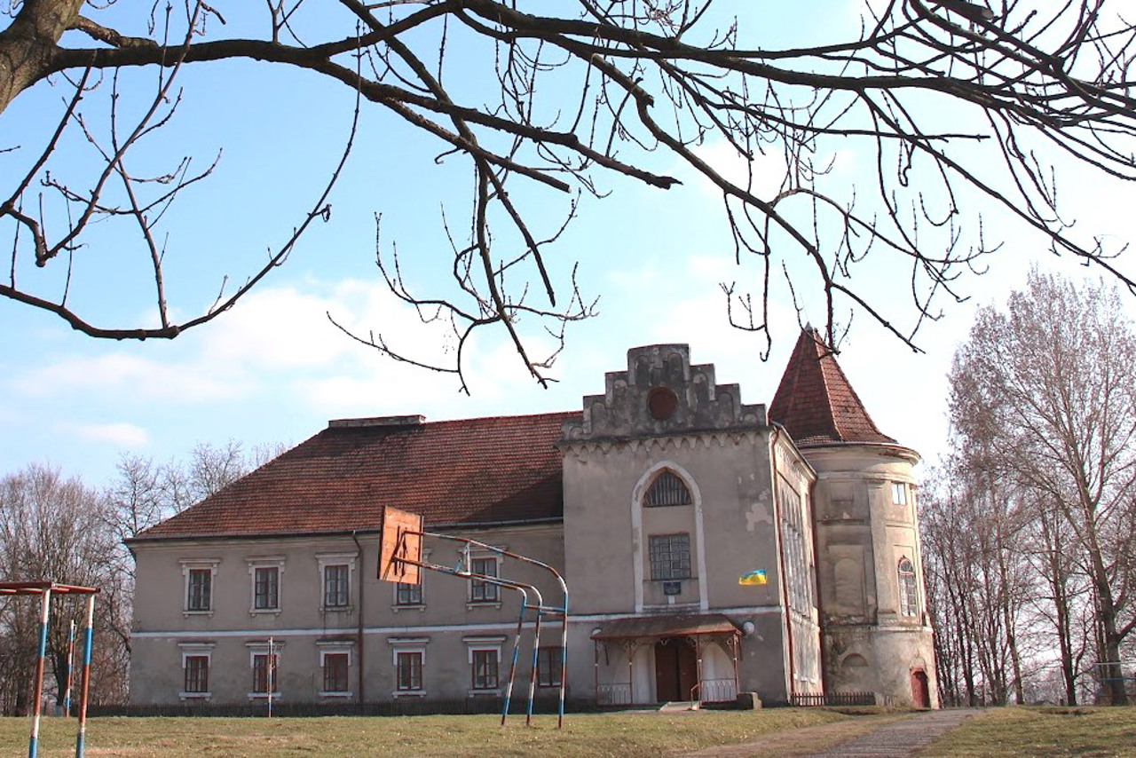 Strakhotsky Palace, Mostyska
