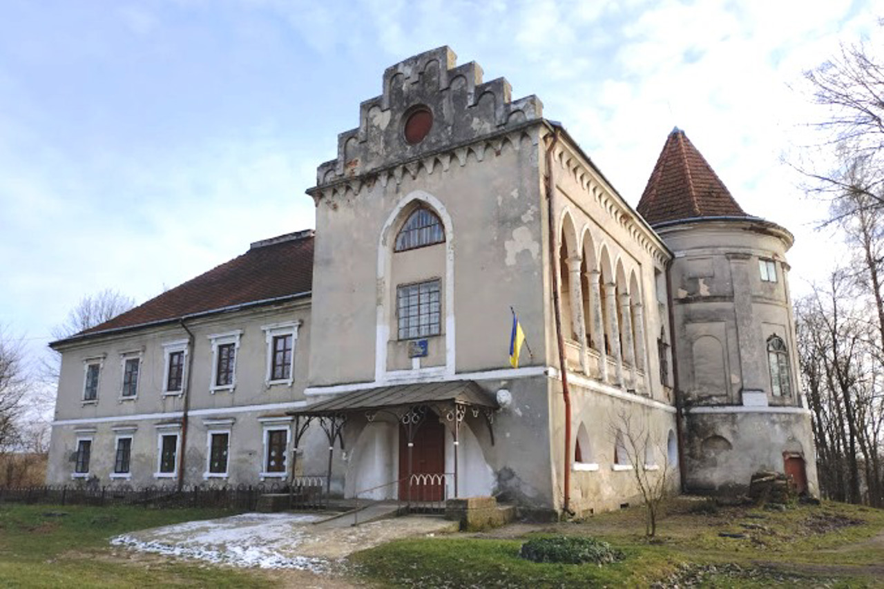 Strakhotsky Palace, Mostyska