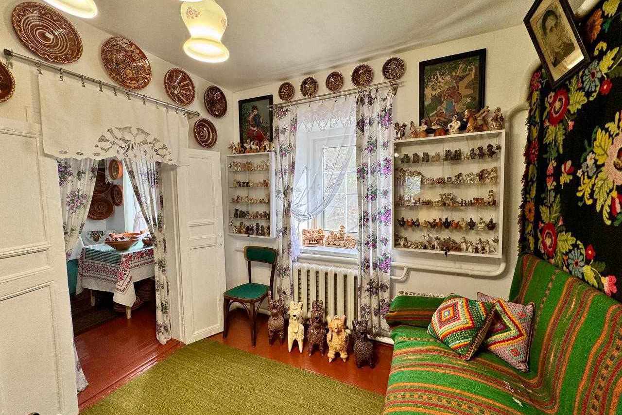 Mykola Poshyvailo Museum-Estate, Opishnia