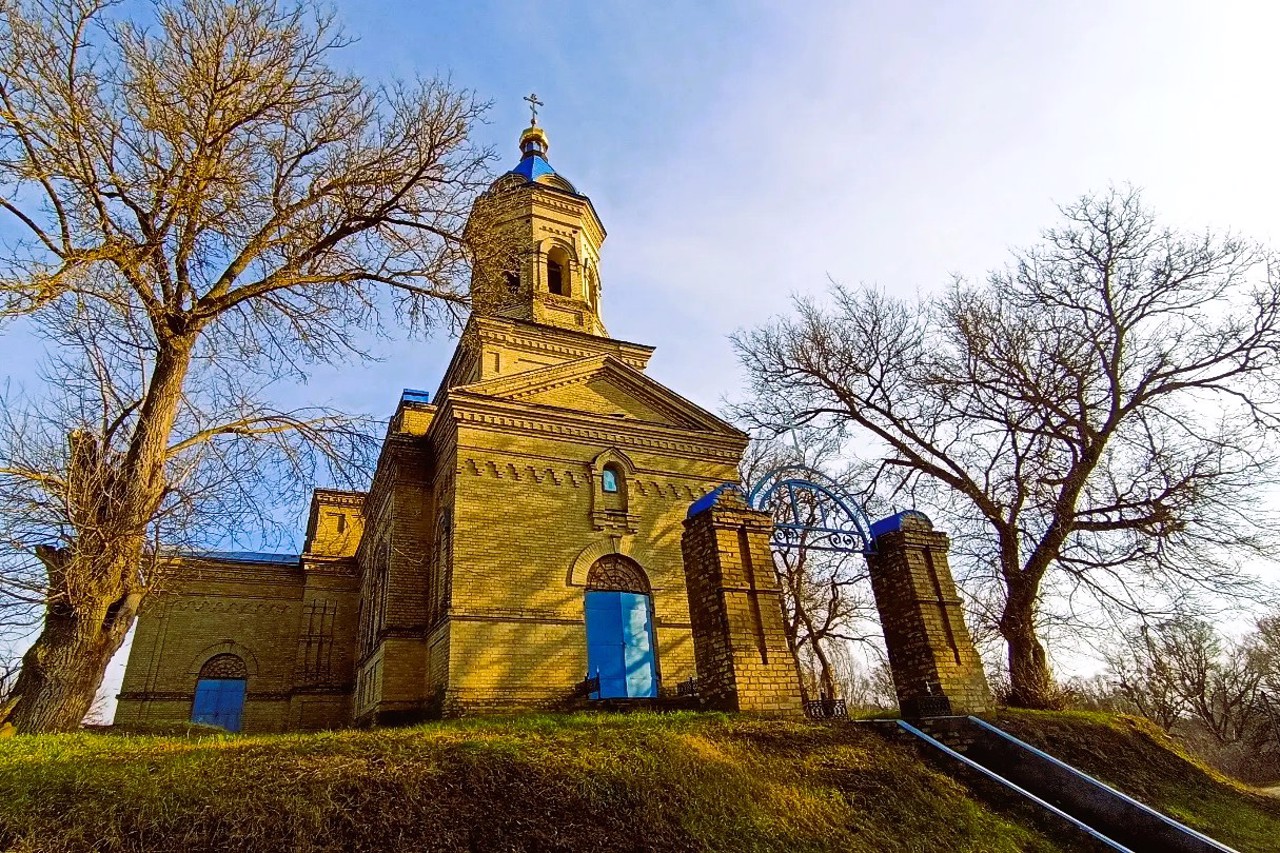 Свято-Покровская церковь, Македоны