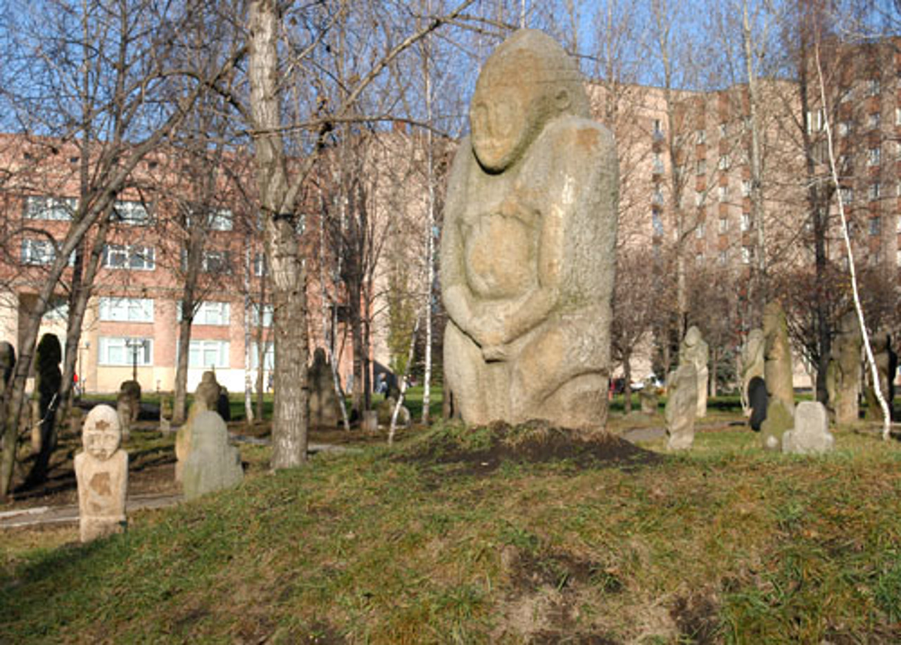 Парк половецьких кам'яних статуй, Луганськ
