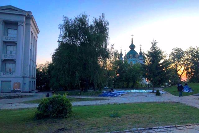 Каплицю-МАФ біля Десятинної церкви у Києві знесли